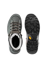Grijze wandelschoenen met een hoge enkelontwerp, voorzien van gestructureerd leer, versterkte veters en een robuuste zwarte rubberen zool met een geel embleem.