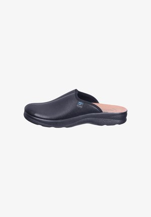 Schwarzer Slip-On-Clog mit gepolsterter Sohle, strukturierter Oberseite und kleinem blauem Logostreifen an der Seite, entworfen für Komfort und den Gebrauch im Innenbereich.