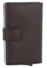 Bruine leren portefeuille met een gestructureerde afwerking, beveiligd met een gestikte band. Heeft een slank profiel en contrasterende stiksels langs de randen.