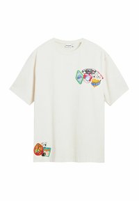 T-shirt a maniche corte in cotone crema con toppe ricamate multicolore sul petto e sul lato inferiore, di forme e design vari.