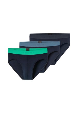 Drei Paar Herren-Slips in Marineblau mit elastischem Bund in Grün, Hellblau und Dunkelblau, in einer Reihe gestapelt.