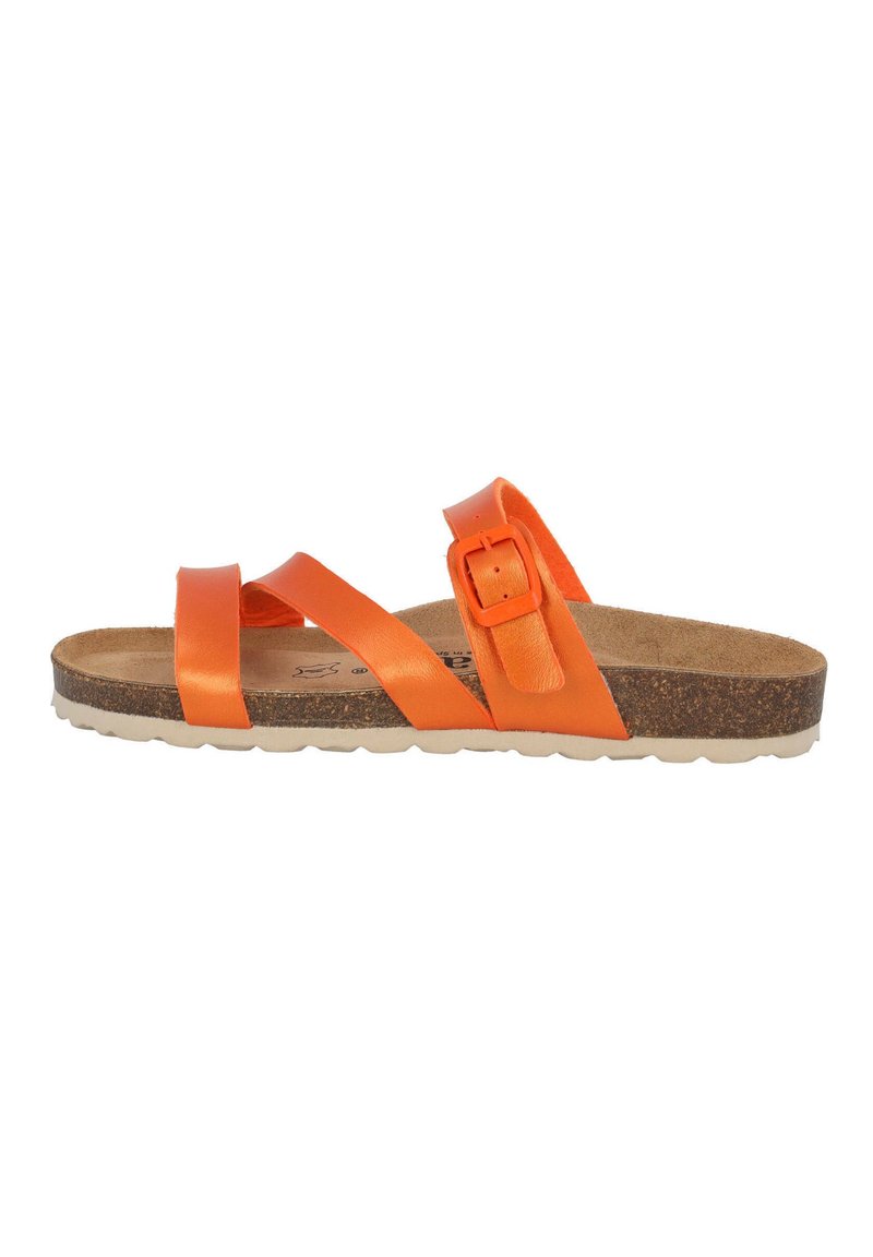 Sandal in pelle arancione con tre cinghie e fibbia regolabile, dotato di una soletta in sughero e una suola in gomma bianca testurizzata.