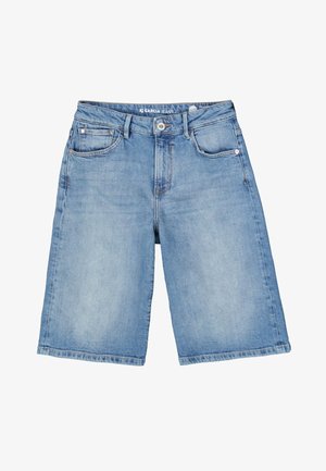 Pantalones cortos de mezclilla azul claro con corte recto. Cuentan con cinco bolsillos, cierre de botón y dobladillo deshilachado en las piernas.