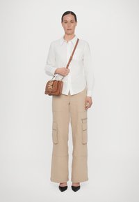 Love Moschino LOVEBUG - Torbica - camel