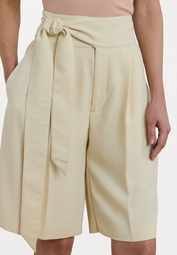 TRIPLE GEORGETTE SHORT - Shorts - ivory beige4