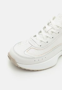 MICHAEL Michael Kors ARI TRAINER - Zapatillas - off-white