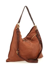 Borsa a spalla in pelle marrone con zip dorate, tracolla regolabile in marrone scuro e design morbido e slouchy su sfondo bianco.