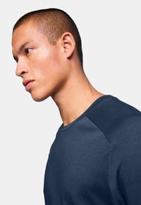 On FOCUS - Langærmet T-shirt - denim