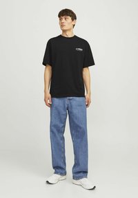 Jack & Jones JORMERCADO TEE SS CREW NECK - Trükipildiga T-särk - black