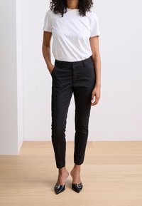 Kaffe Chino - black