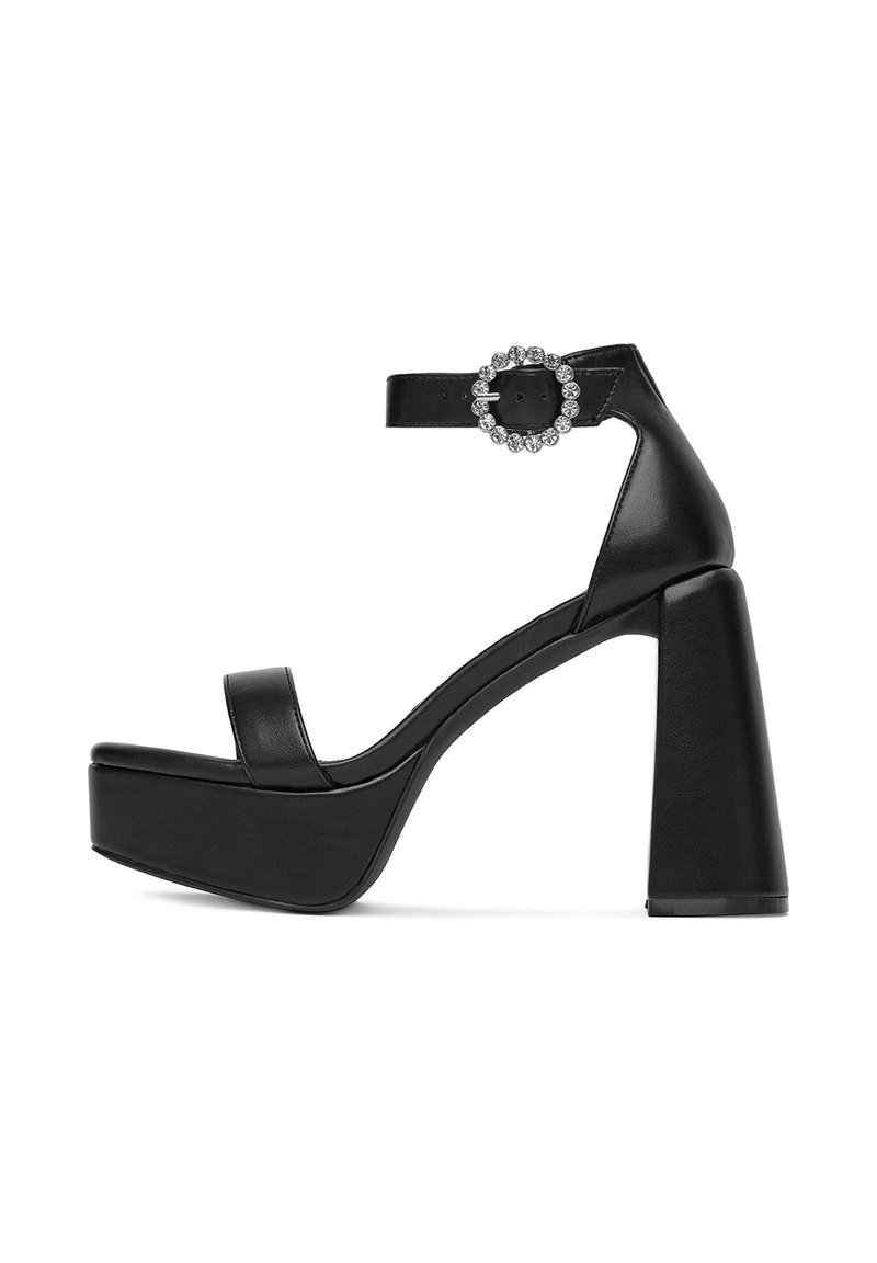 Sandale negre din piele cu platformă, cu toc lat, vârful deschis și un accent decorativ cu cataramă. Design minimalist cu textură netedă.