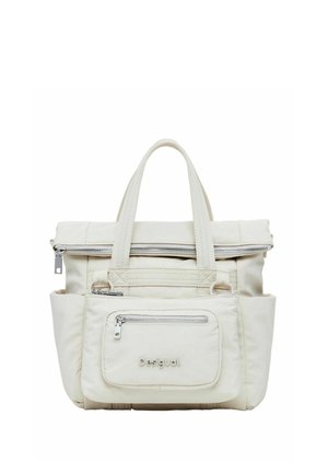 Sac en toile blanc avec plusieurs poches zippées, deux poignées supérieures, et un patch logo à l'avant. Fini texturé, design pratique.