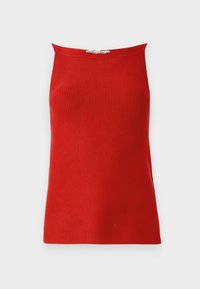 Débardeur rouge côtelé avec un col droit et une silhouette ajustée, fabriqué en tissu lisse. Pas de fermetures visibles ni de motifs.
