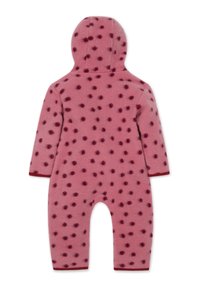 Fleece overal in lichtroze, met donkerroze stippen. Inclusief een capuchon en lange mouwen met rode accenten. Rondom de voeten.