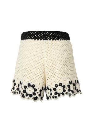 Kremfargede hekleshorts med svart midjebånd og svart-og-kremfarget blomstrete heklekant langs kanten.