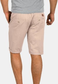 Blend CHINOSHORTS SASUKE jasnoróżowy