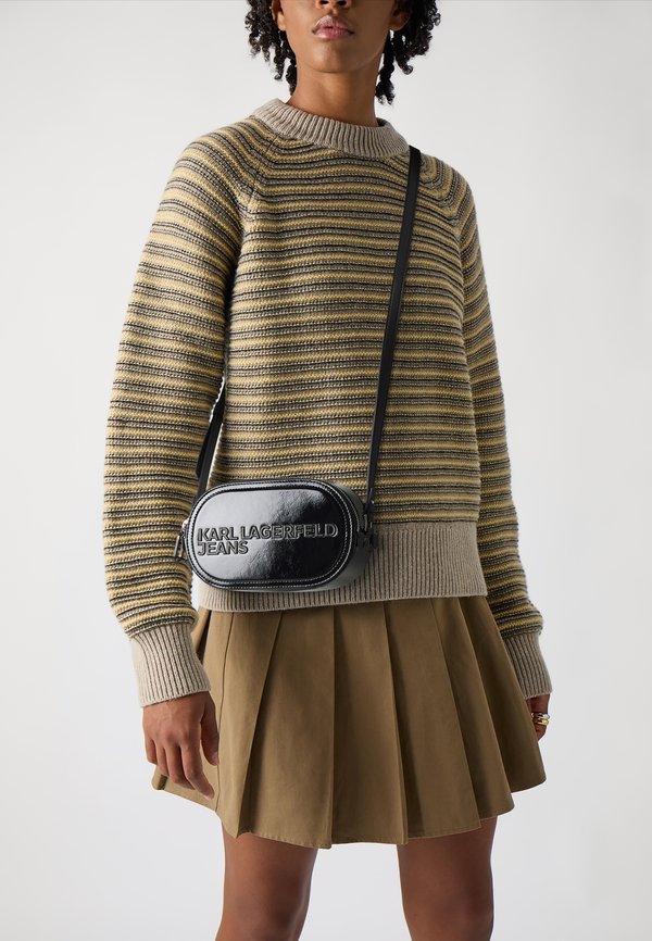 ESSENTIAL CAMERA BAG - Cross body bag