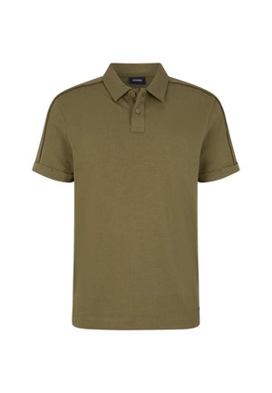 Olijfgroene polo met een katoenen stof. Voorzien van een opstaande kraag, een twee-knoppige sluiting en omgeslagen korte mouwen met subtiele stikaccenten.