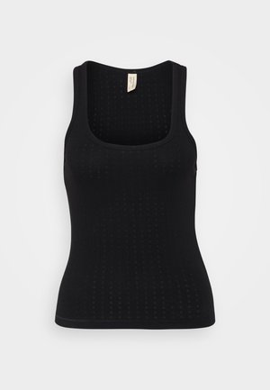 Sort tanktop med ribbet tekstur og firkantet halsudskæring. Har små perforeringer i hele stoffet for åndbarhed.