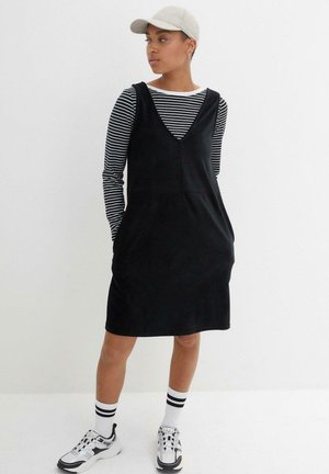 bonprix KNIEUMSPIELEND - Vestito casual - black