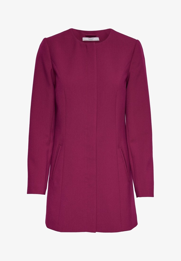 Fuksia muotoiltu takki pitkille hihoille, pyöreällä kaula-aukolla ja kahdella sivutaskulla. Valmistettu sileästä kankaasta, jolla on jämäkkä muotoilu.