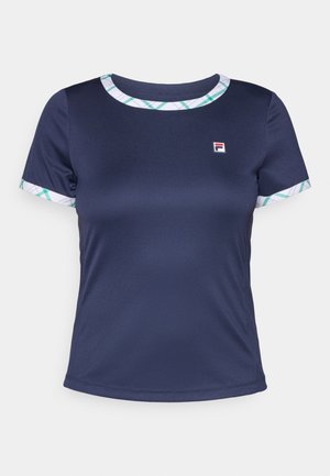 Maglietta sportiva blu navy con maniche corte e colletto a righe bianche e verdi. Presenta un piccolo logo sul lato sinistro del petto.