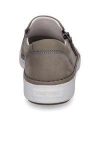 Grau Wildlederschuh mit niedrigem Profil, weißer Gummisohle, strukturiertem Detail um die Ferse und einem Reißverschluss an der Seite.