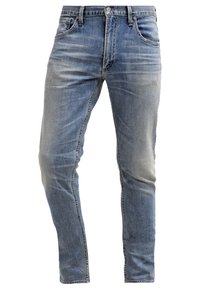 Ljusblå denimjeans med en urtvättad finish, femficksdesign och rak ben cut. Har kontrasterande sömmar och knäppning med metallknapp.