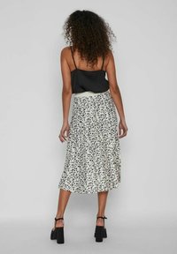 VILA VINITBAN MIDI NOOS - Falda acampanada - birch