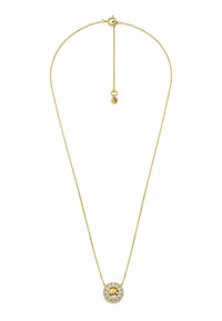 Gouden ketting met een ronde hanger met een "MK"-logo omringd door heldere kristallen, die het licht weerkaatsen met een gepolijste afwerking.