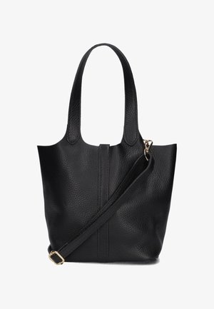 Zwarte leren tote bag met een textuurafwerking, twee korte handvatten en een afneembare schouderriem. Beschikt over een centrale naad en gouden hardware.