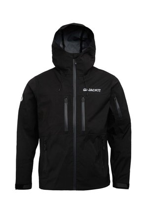 Czarna, wodoodporna kurtka z kapturem, zamykanymi kieszeniami i regulowanym dołem; ma logo na klatce piersiowej oraz odblaskowe akcenty.