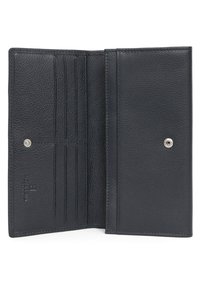 Portafoglio in pelle nera con finitura testurizzata, dotato di svariati slot per carte, chiusura a scatto e dettaglio con logo impresso. All'interno è liscio.