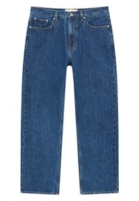 Jeans de mezclilla azul con corte recto. Presentan cinco bolsillos, herrajes metálicos en el cierre y una textura ligeramente deslavada.