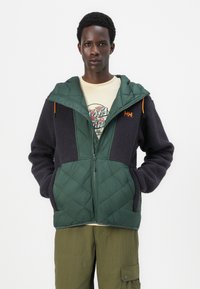 Helly Hansen STOWE HOODED HYBRID JACKET UNISEX - Zimní bunda - jungle green