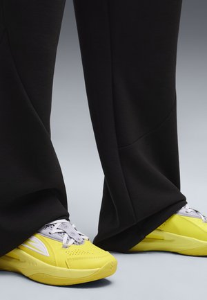 Puma, SCOOT ZEROS III BASKETBALLSCHUHE UNISEX - Baskets basses - lemon crush-vibrant silver