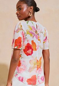 Lipsy FLUTTER SLEEVE SPOT REGULÄR - Blouse - white floral