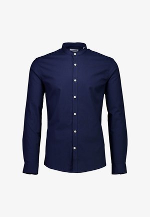Marineblauw overhemd met lange mouwen en een opstaande kraag, gemaakt van gladde stof, met een knoopsluiting aan de voorkant en een subtiele glans. Geen patronen of logo's.