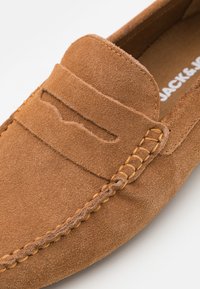 Jack & Jones JFWJENSEN - Mokassin - cognac
