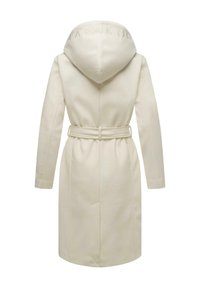 Cappotto di lana color crema con vita regolabile, maniche lunghe e cappuccio con testo in rilievo. Design minimalista con forma dritta.