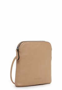 Torebka typu crossbody w kolorze brązowym z gładką teksturą, zaokrąglonymi krawędziami, zamknięciem na zamek i odpinanym paskiem. Posiada subtelną, wytłoczoną markę.