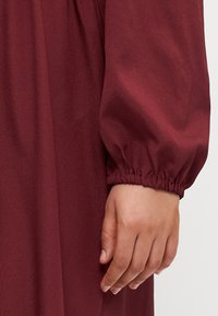 ONLY Carmakoma CARCABRA V NECK DRESS - Kjole - ruby wine