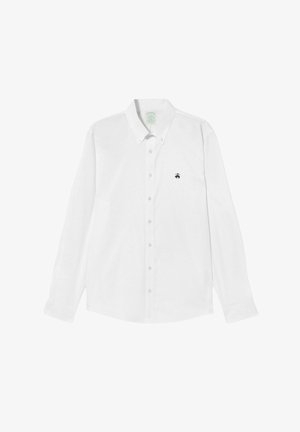 Weißes Langarm-Hemd mit Knopfleiste und spitzem Kragen, mit einem kleinen schwarzen Logo auf der linken Brust. Glattes Material und klassisches Design.