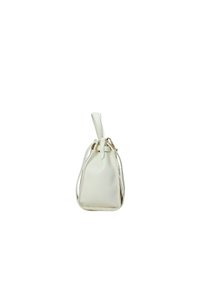 Borsa a sacco bianca in pelle con una superficie liscia, corpo arrotondato e due manici. Presenta accessori in oro all'apertura per la chiusura.