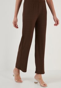 LELA REGULAR FIT - Hlače - brown