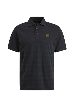 Zwarte polo met een gestructureerd patroon, korte mouwen, een drie-knopenknopsluiting en een kleine vierkante logopatch op de linkerborst.