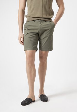 PuroEgo, BERMUDA CLÁSICA - Shorts - verde