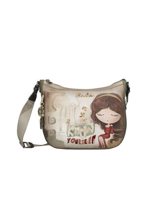 Borsa con tracolla regolabile, con disegno di una ragazza in vestito rosso, illustrazione di colonna greca e testo "Conosci te stesso" sul davanti.