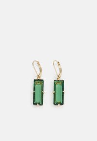 Pendientes rectangulares verdes con herrajes dorados, que presentan un diseño transparente y un acabado brillante. La longitud es media con bordes angulares.