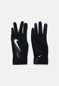 Guantes deportivos negros hechos de tela texturizada, con un logotipo gris de Nike y acentos laterales de agarre. Puños ajustables para un ajuste seguro.